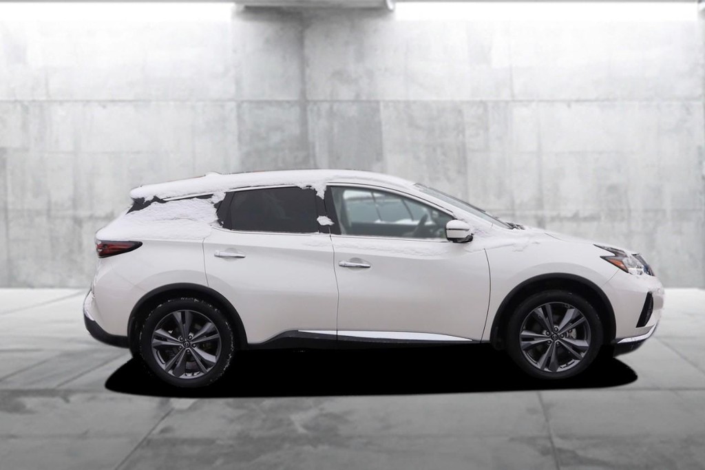 Nissan Murano Vehicle Full-screen Gallery Image 5