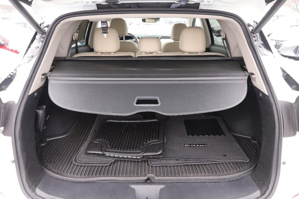 Nissan Murano Vehicle Full-screen Gallery Image 7