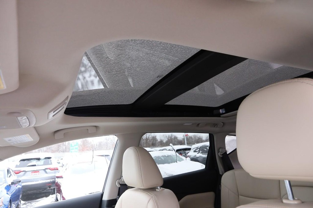 Nissan Murano Vehicle Full-screen Gallery Image 9