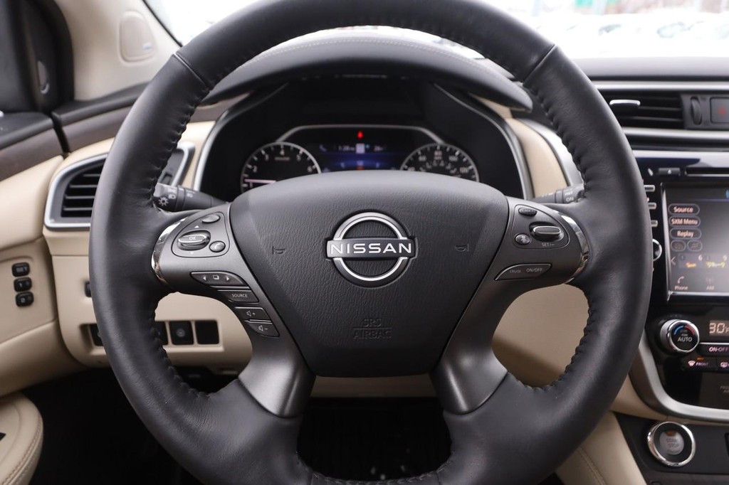 Nissan Murano Vehicle Full-screen Gallery Image 12