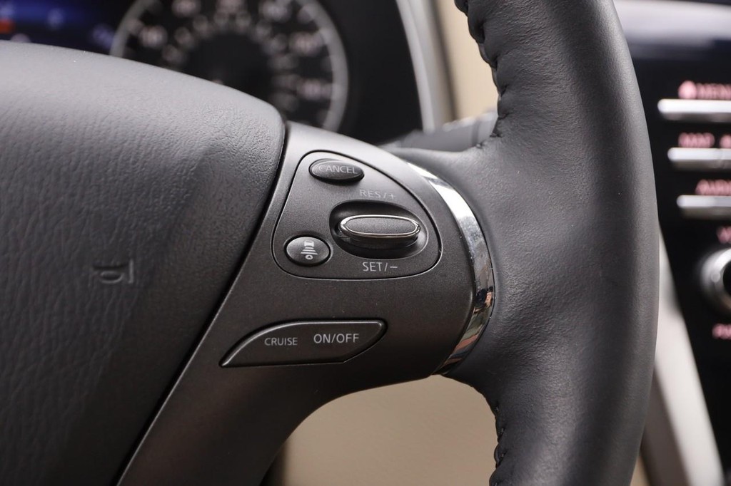 Nissan Murano Vehicle Full-screen Gallery Image 14