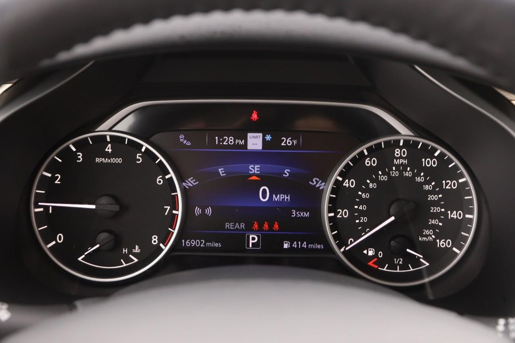 Nissan Murano Vehicle Full-screen Gallery Image 15