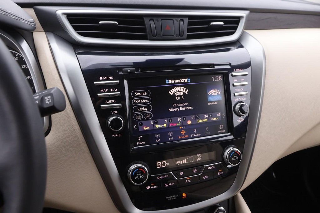 Nissan Murano Vehicle Full-screen Gallery Image 17