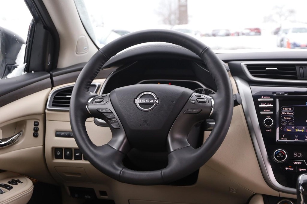 Nissan Murano Vehicle Full-screen Gallery Image 24