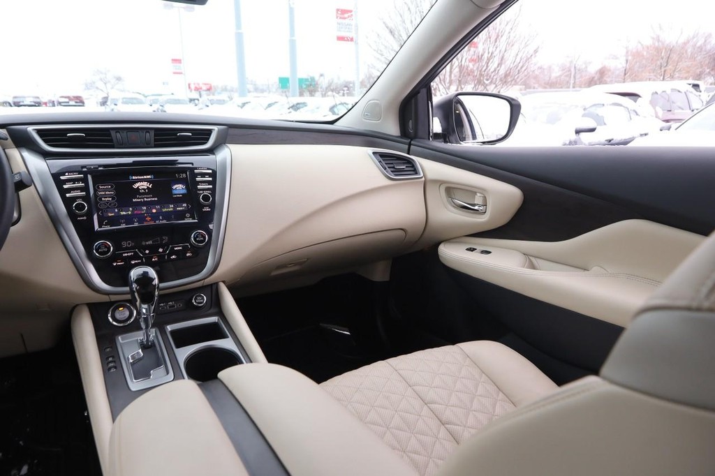 Nissan Murano Vehicle Full-screen Gallery Image 26