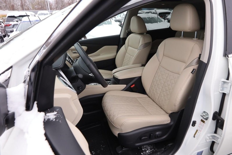 Nissan Murano Vehicle Image 10