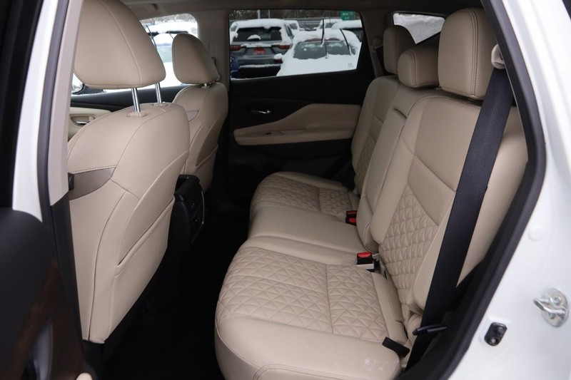 Nissan Murano Vehicle Image 11