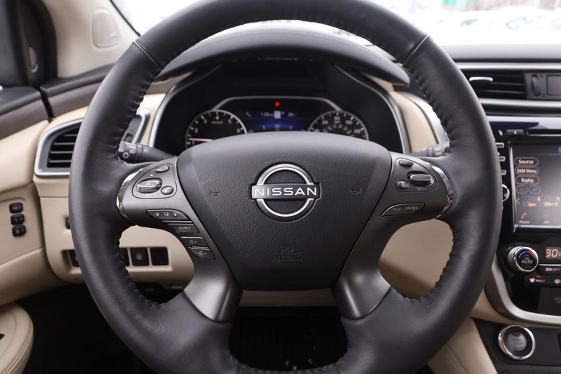 Nissan Murano Vehicle Image 12