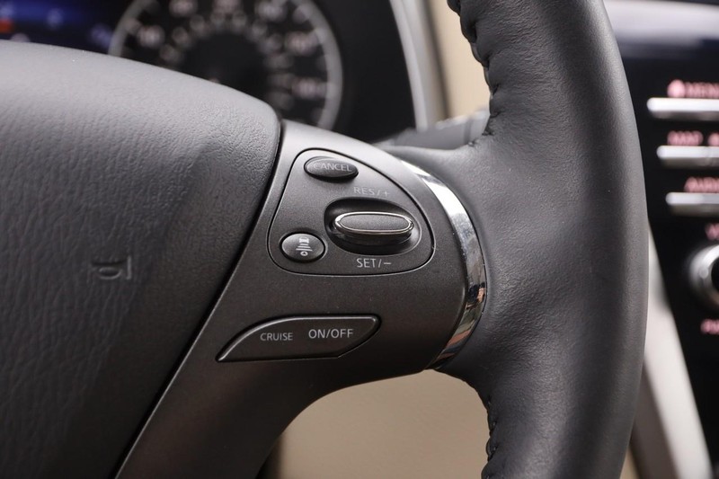 Nissan Murano Vehicle Image 14