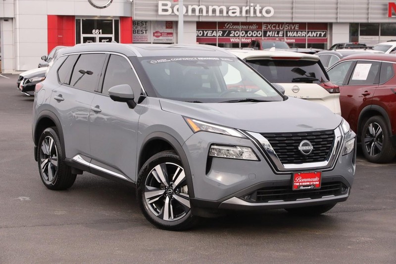 Nissan Rogue Vehicle Full-screen Gallery Image 2