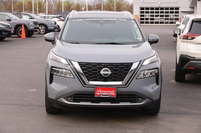 Nissan Rogue Vehicle Full-screen Gallery Image 4