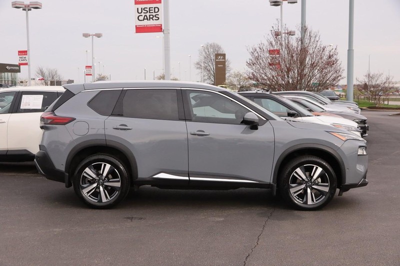 Nissan Rogue Vehicle Full-screen Gallery Image 5