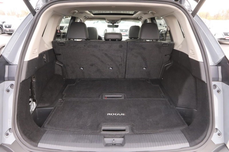 Nissan Rogue Vehicle Full-screen Gallery Image 7