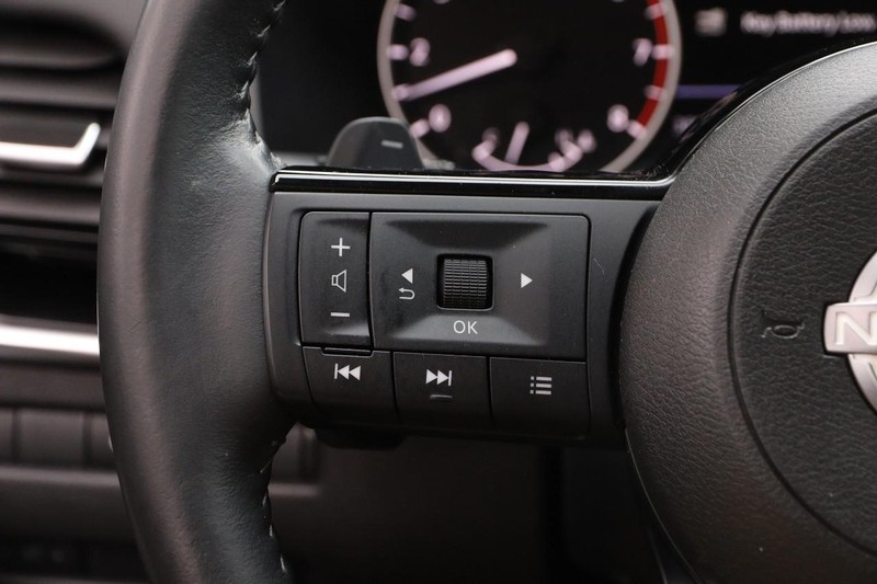 Nissan Rogue Vehicle Full-screen Gallery Image 13