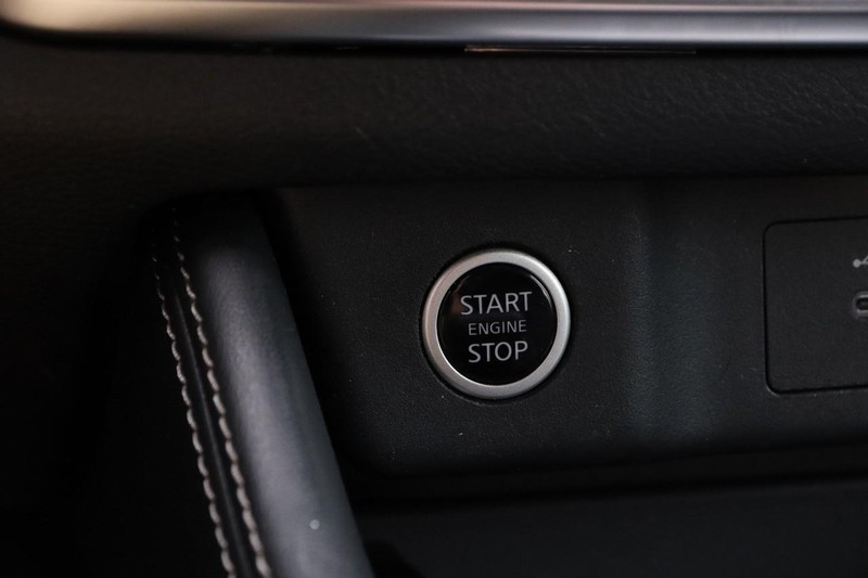 Nissan Rogue Vehicle Full-screen Gallery Image 16