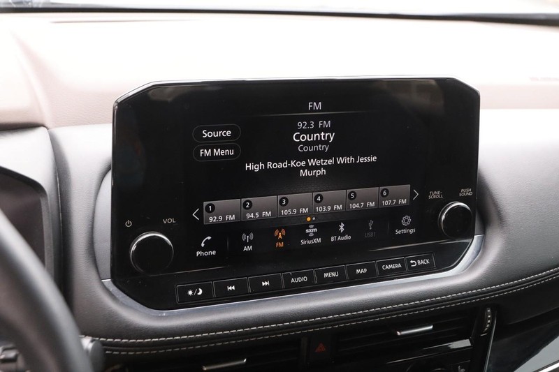 Nissan Rogue Vehicle Full-screen Gallery Image 17