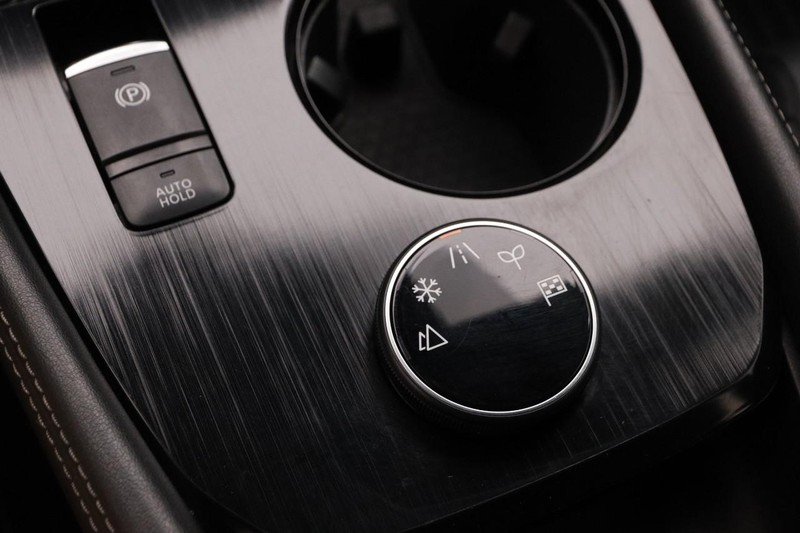 Nissan Rogue Vehicle Full-screen Gallery Image 20