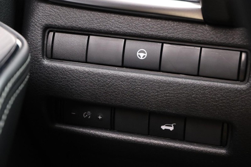 Nissan Rogue Vehicle Full-screen Gallery Image 21