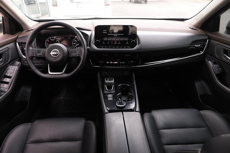 Nissan Rogue Vehicle Full-screen Gallery Image 22
