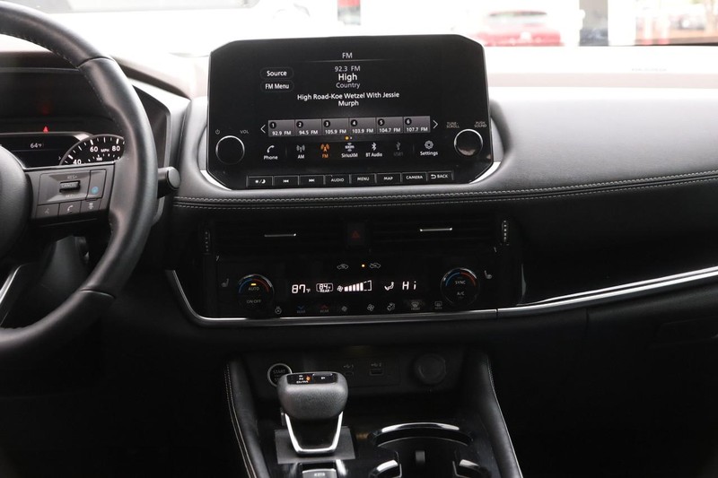 Nissan Rogue Vehicle Full-screen Gallery Image 25