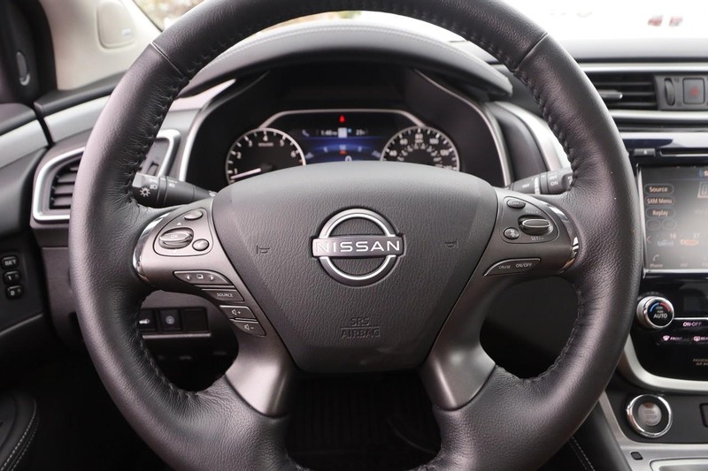 Nissan Murano Vehicle Image 12