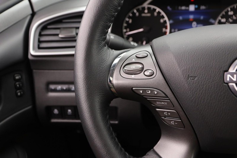 Nissan Murano Vehicle Image 13