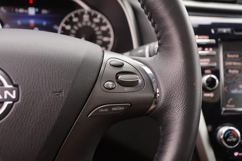 Nissan Murano Vehicle Image 14
