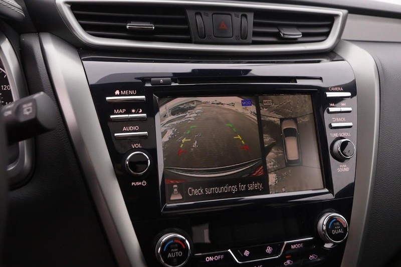 Nissan Murano Vehicle Image 18