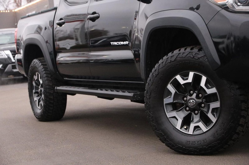 Toyota Tacoma Vehicle Image 03