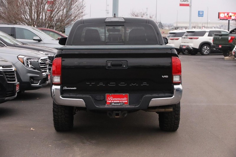 Toyota Tacoma Vehicle Image 06