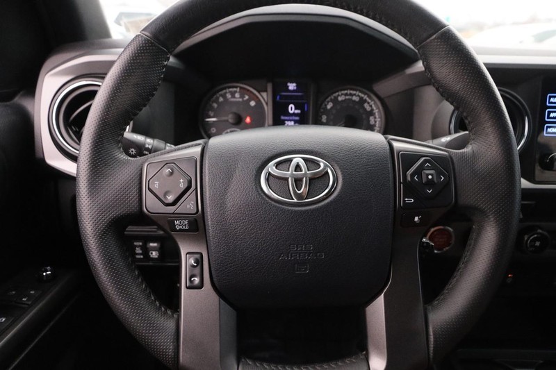 Toyota Tacoma Vehicle Image 09