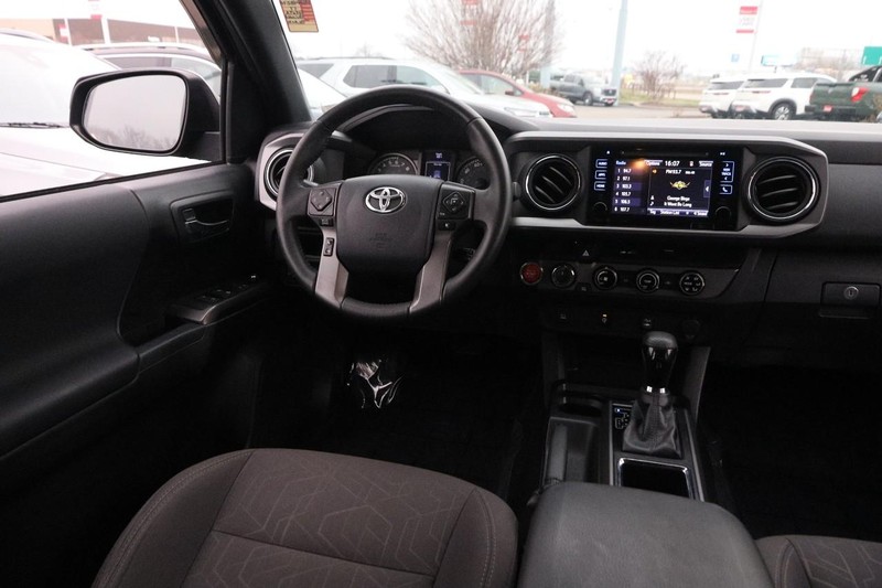 Toyota Tacoma Vehicle Image 21