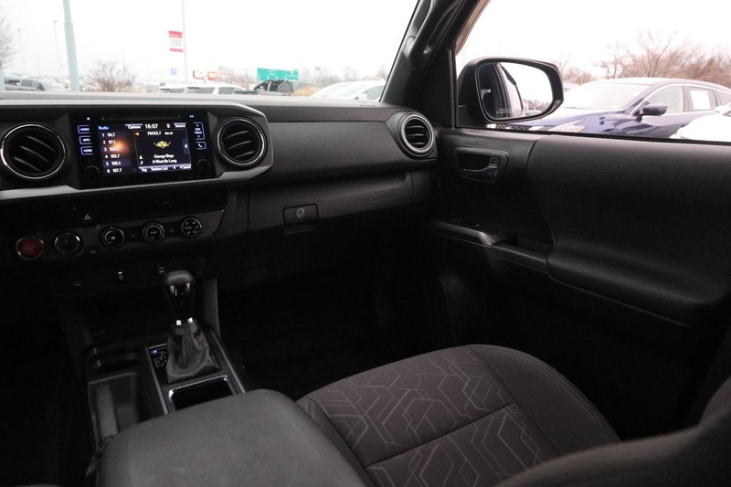 Toyota Tacoma Vehicle Image 24