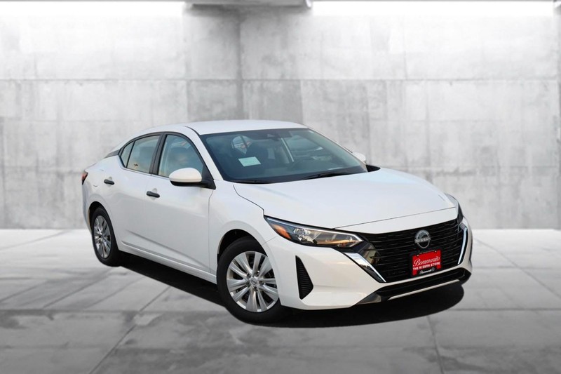 Nissan Sentra Vehicle Image 02