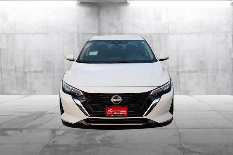 Nissan Sentra Vehicle Image 04