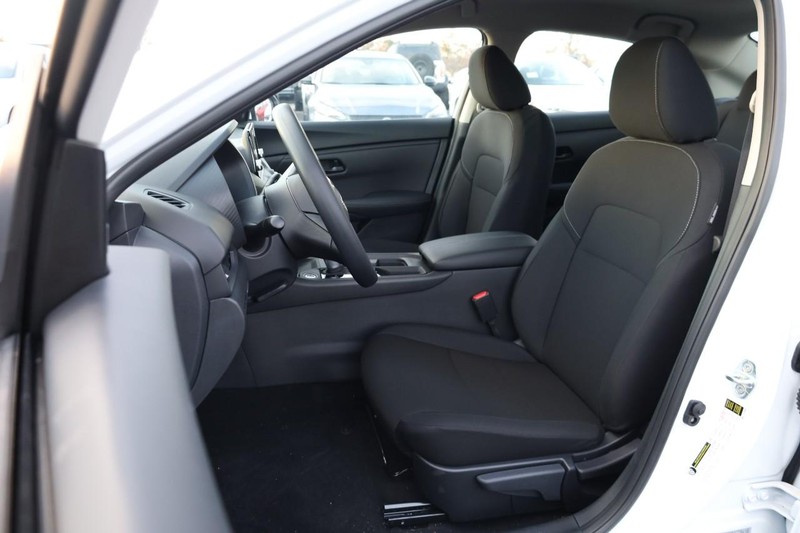 Nissan Sentra Vehicle Image 08