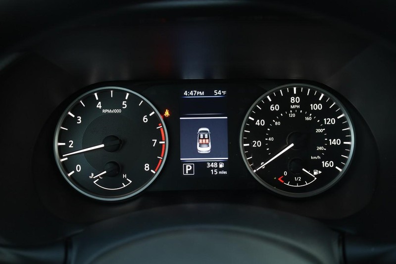 Nissan Sentra Vehicle Image 10