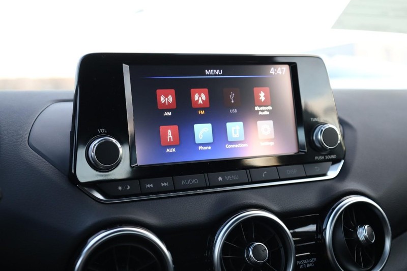 Nissan Sentra Vehicle Image 11