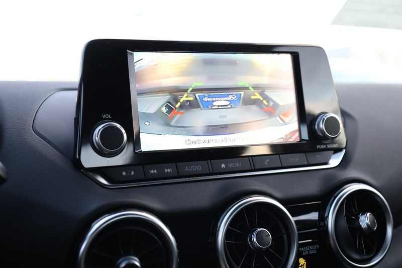 Nissan Sentra Vehicle Image 12