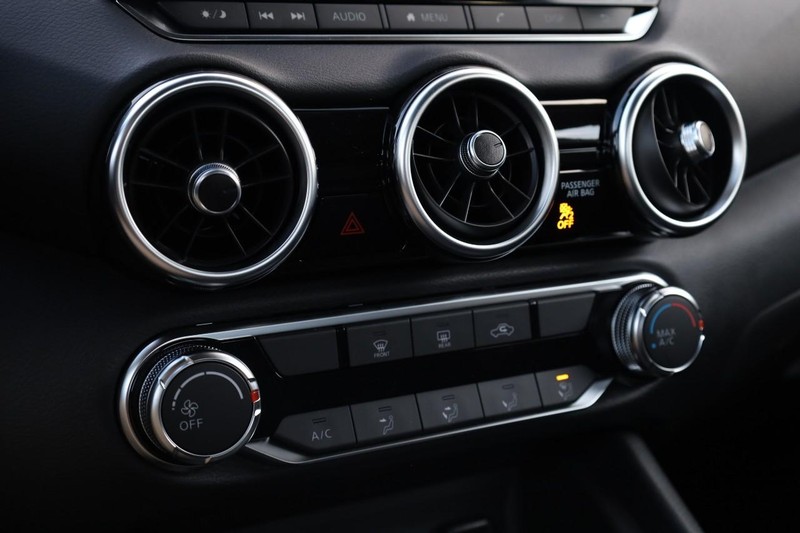 Nissan Sentra Vehicle Image 13