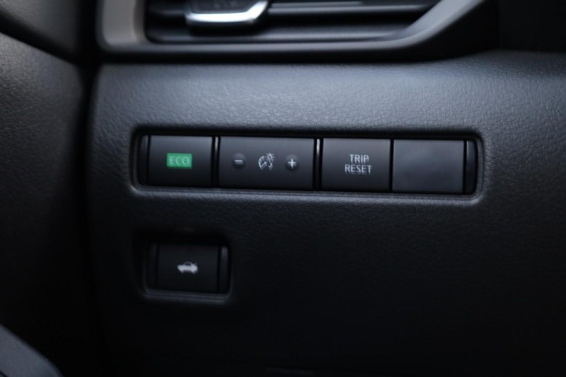 Nissan Sentra Vehicle Image 18