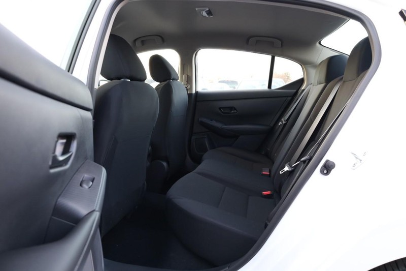 Nissan Sentra Vehicle Image 19