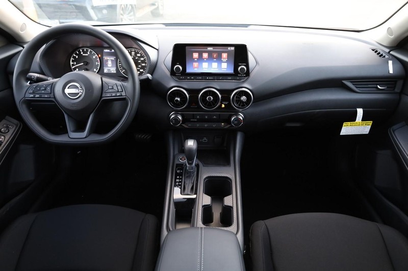 Nissan Sentra Vehicle Image 20