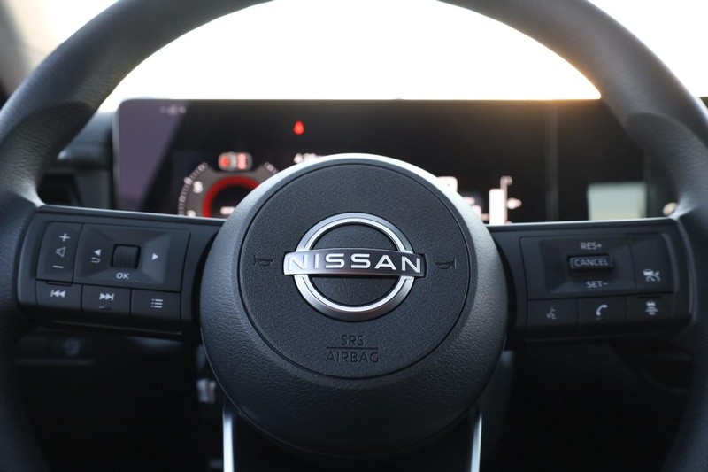 Nissan Kicks Vehicle Image 09