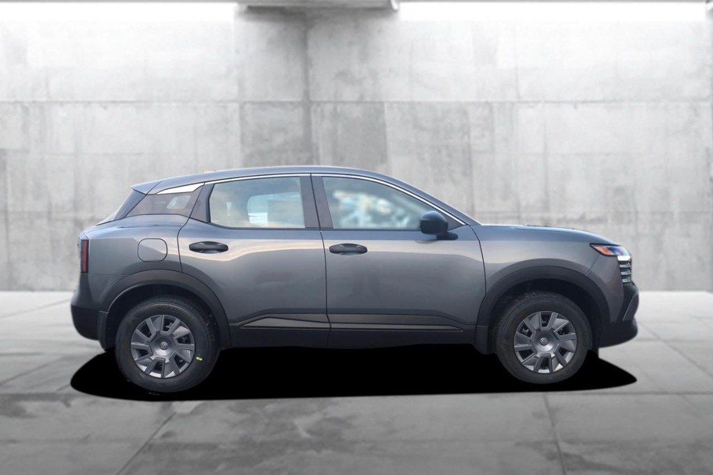 Nissan Kicks Vehicle Full-screen Gallery Image 5