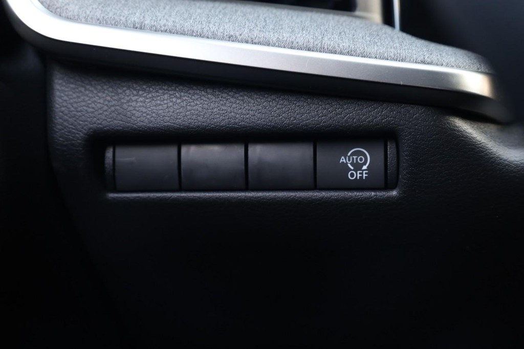 Nissan Kicks Vehicle Full-screen Gallery Image 19