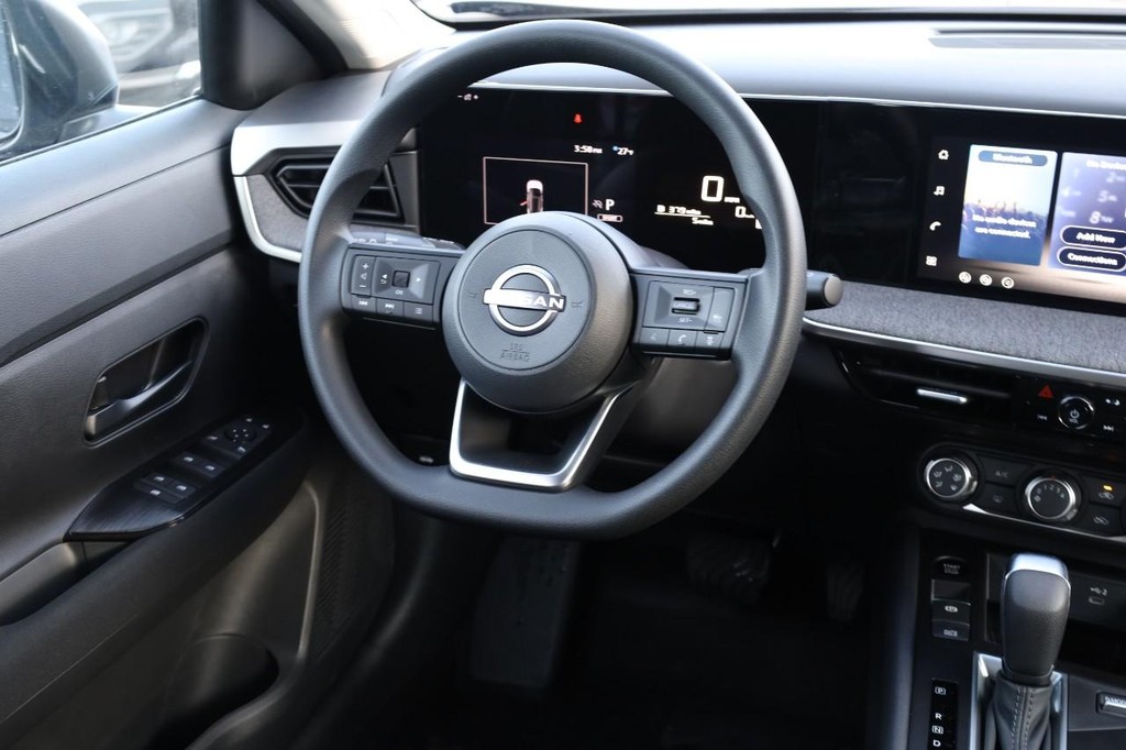Nissan Kicks Vehicle Full-screen Gallery Image 23
