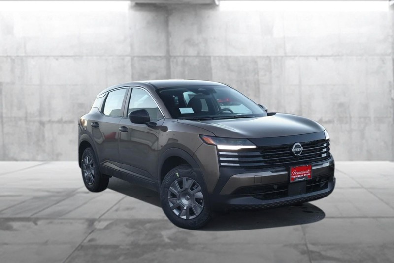 Nissan Kicks Vehicle Image 02