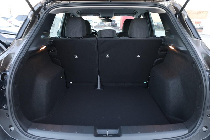 Nissan Kicks Vehicle Image 07