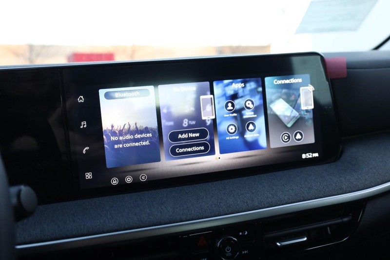 Nissan Kicks Vehicle Image 11